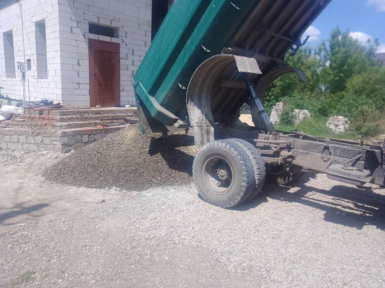 Заказать доставку щебня и песка на дом и на стройплощадку   Луганск